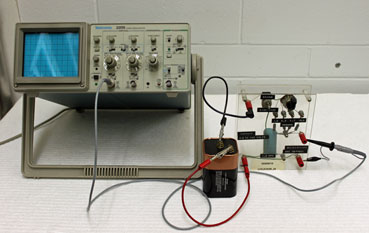 DEM19 - Charging and Discharging a Capacitor