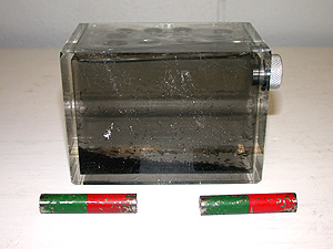 DEM24-1_Cylindrical Magnet in Sealed Oil Cube